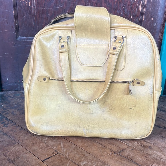 American Tourister Bag with Yellow Accents - Picture 3 of 10